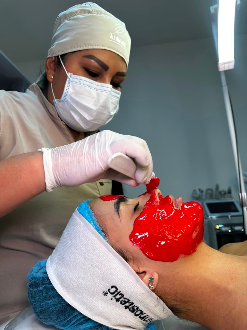 Tratamiento facial en la sede de Maryori Borja